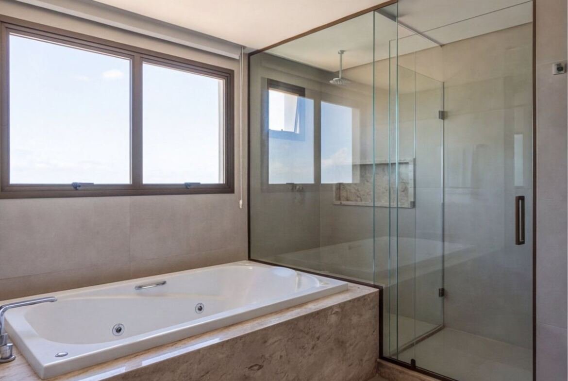 Apartamento à beira-mar em Boa Viagem com 3 suítes — banheiro