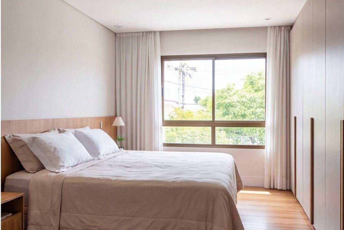 Casa em Parnamirim em rua arborizada — quarto