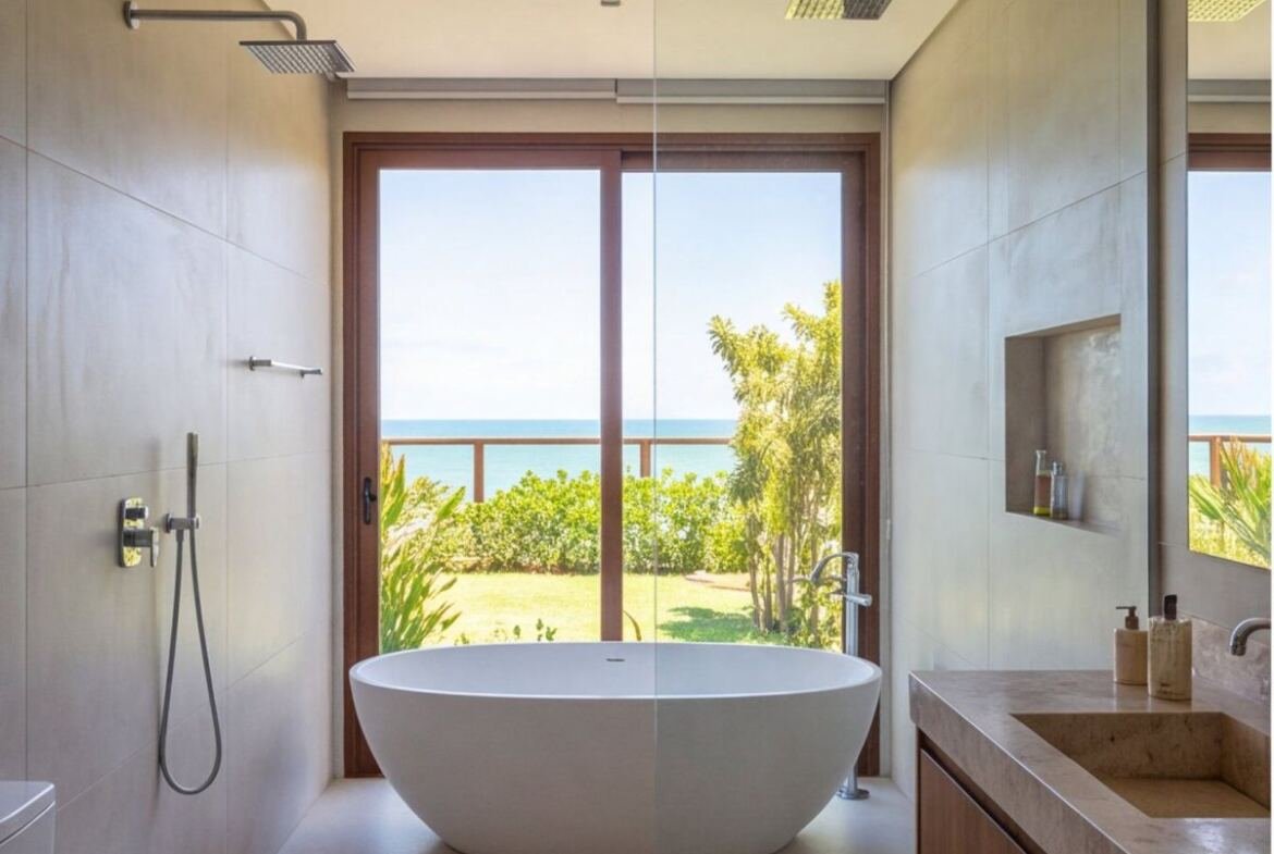 Casa de alto padrão em Serrambi com vista para o mar — banheiro