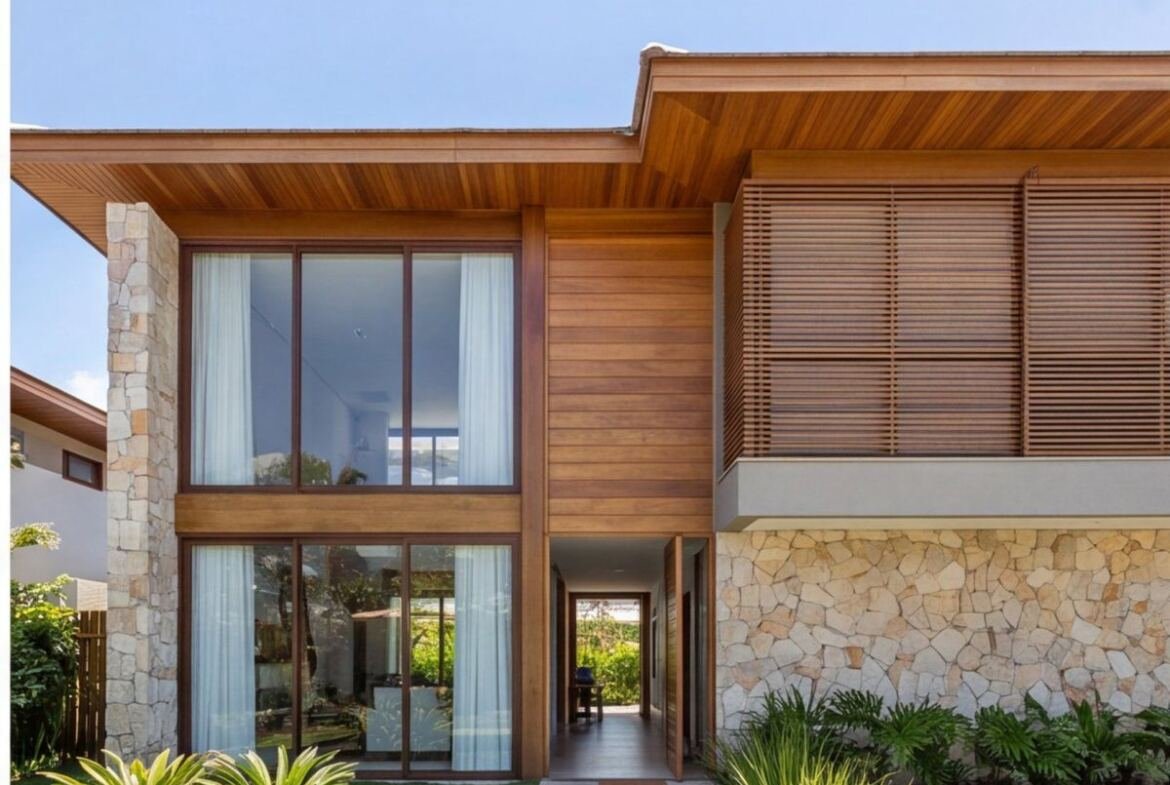 Casa na Enseada dos Corais a 100 m da praia — fachada
