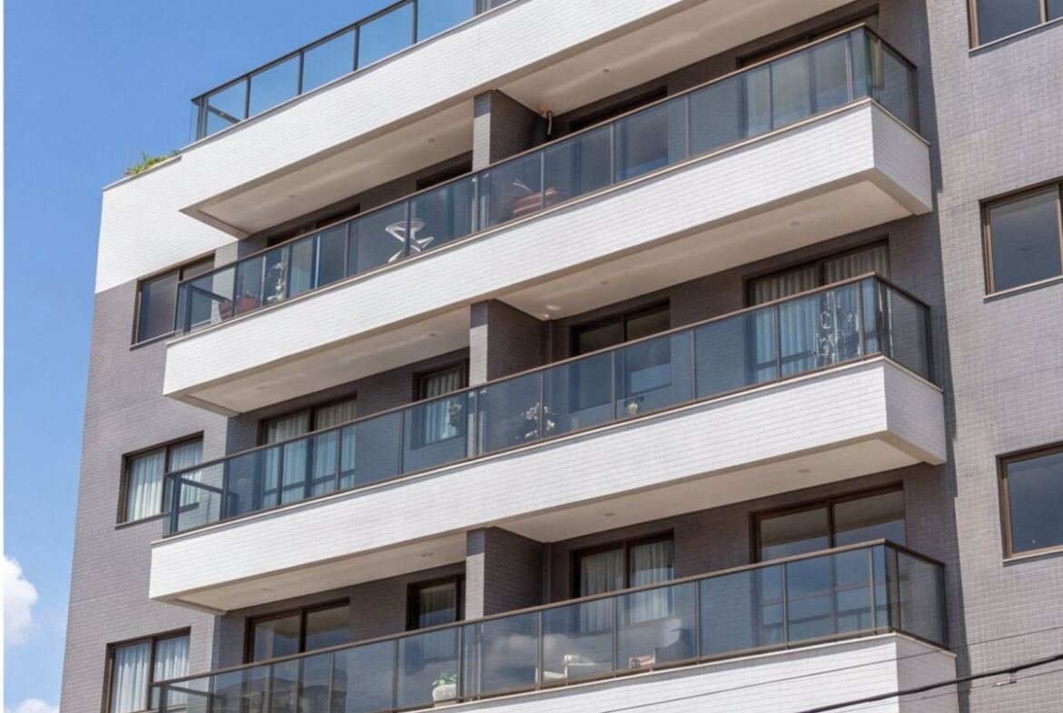 Apartamento em Parnamirim com varanda e vista para o rio — fachada