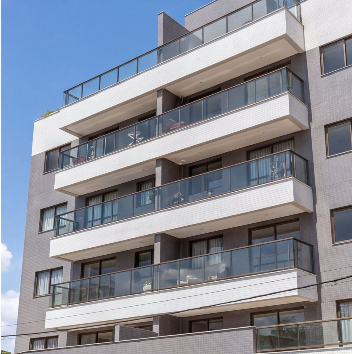 Apartamento em Parnamirim com varanda e vista para o rio — fachada